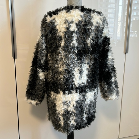HOST PICK 🖤 ZARA Curly Lamb Faux Fur Coat Lined,  Size M - Picture 4 of 13
